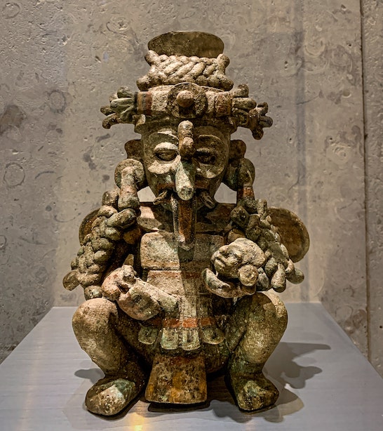 Eine Mayafigur im Musem Gran Museo del Mundo Maya in Merida in Mexiko