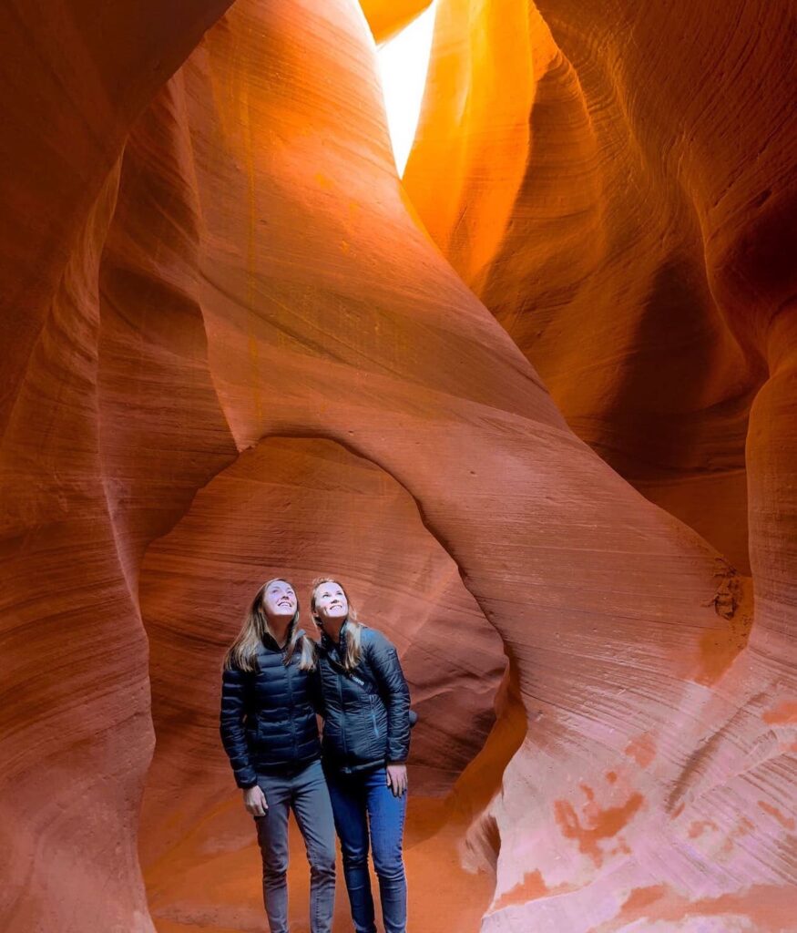 Anne und Anna von perspektivan.de während einer geführten Tour durch den Lower Antelope Canyon bei Page in Arizona