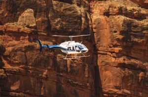 Ein Helikopter bei einem Rundflug im Grand Canyon
