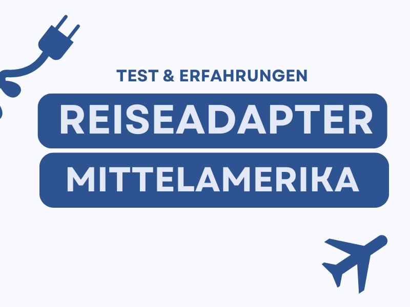 Grafik mit Stecker- und Flugzeug-Symbol, darauf der Text: ‚Test & Erfahrungen Reiseadapter Mittelamerika in blauer und weißer Schrift.